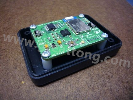 熱熔膠的牢固程度，對于非高振動的應用來說已經(jīng)很足夠，而且如果你想要讓盒子另作他途，支架也可以拿掉，用酒精磨擦即可移除熱熔膠。